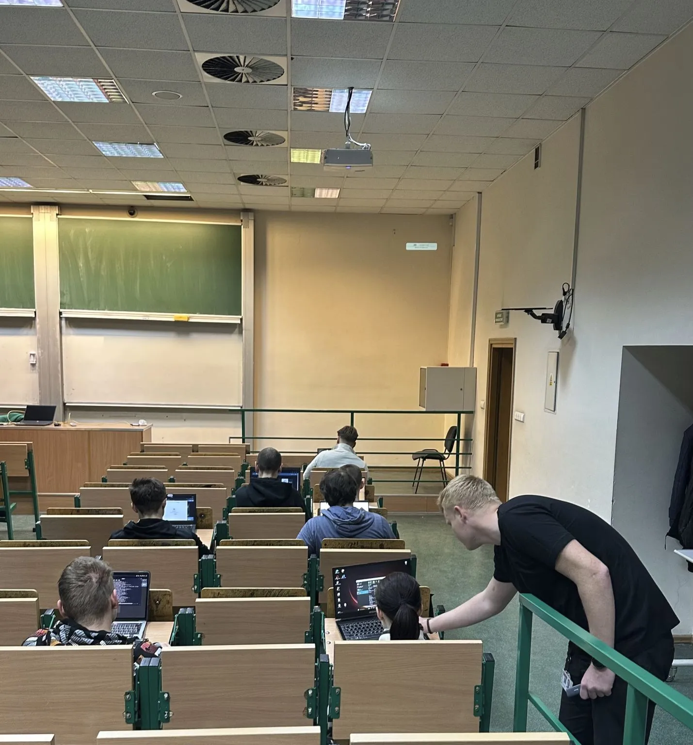 Pierwsze stacjonarne spotkanie z rozwiązywaniem zadań CTF już za nami - obrazek